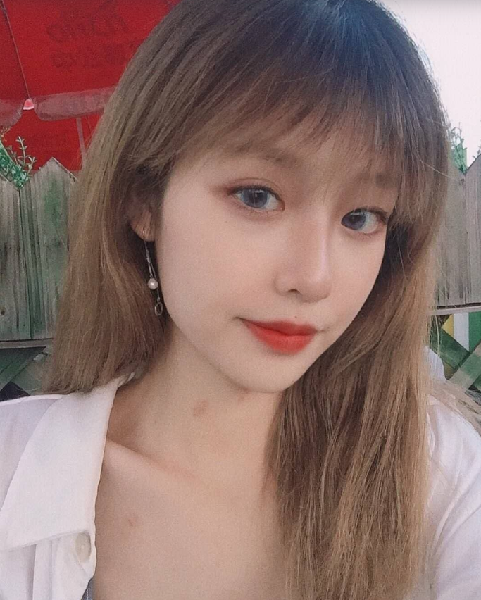 朋友推荐极品刚下海兼职嫩妹